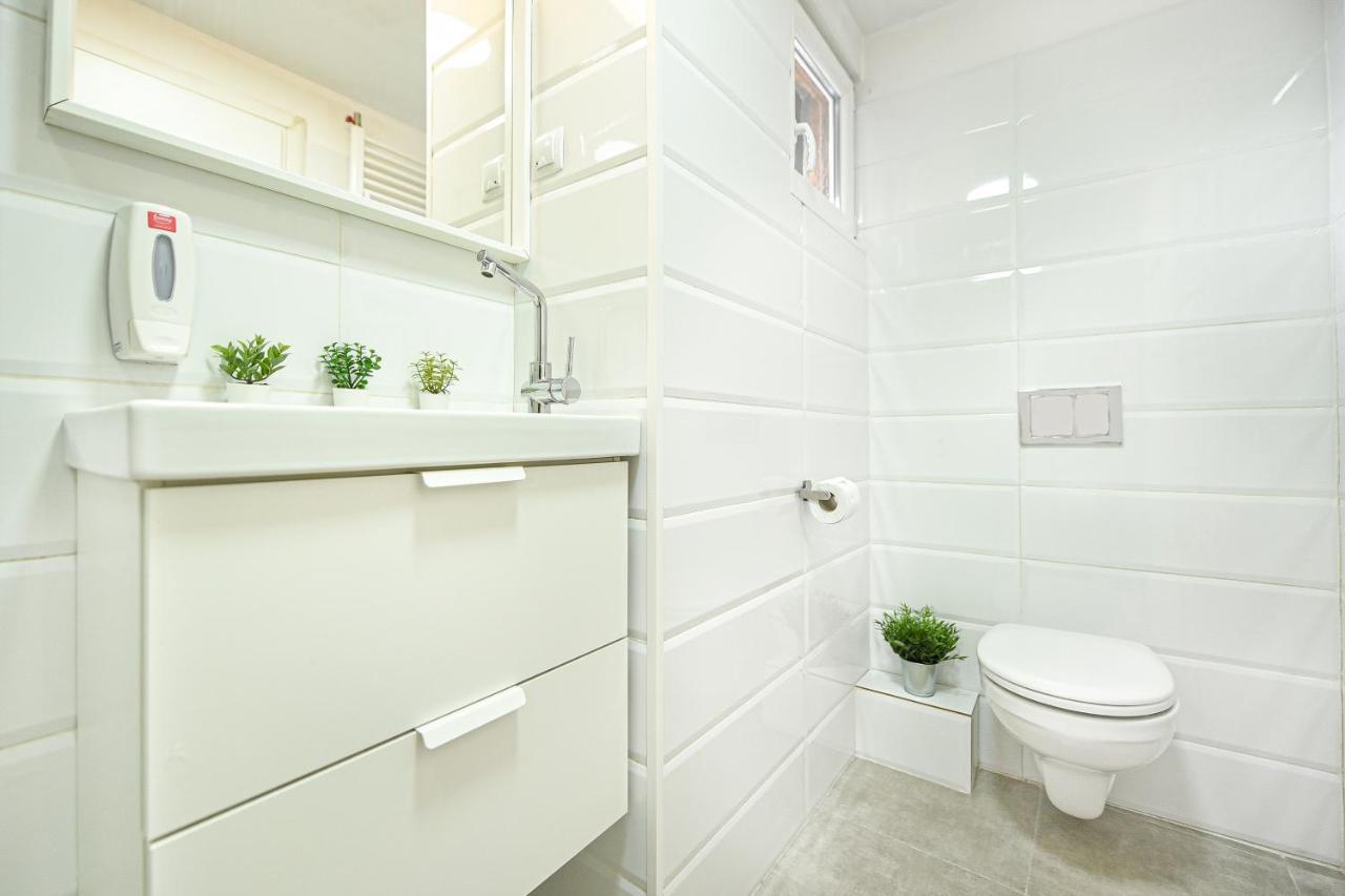 Spacious 1Br In The City Center - Amazing For Extended Stays Bukares Bagian luar foto